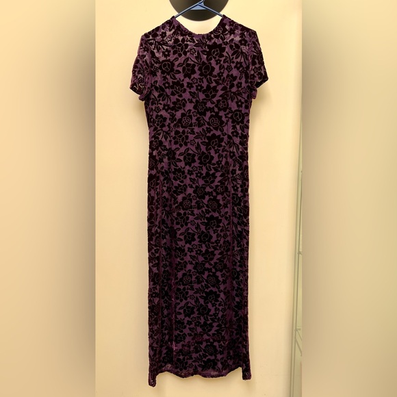 Short sleeved long dress with shawl. - Picture 3 of 3